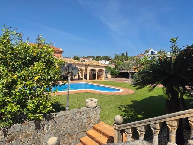 Casa en venta en Mataró, Vista Alegre. Casas.