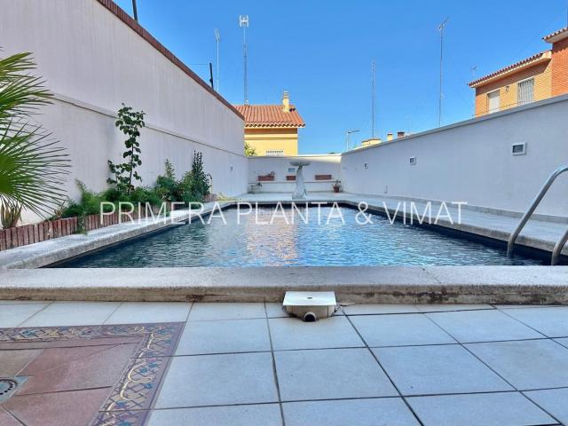 Casa en venta en Mataró, Vista Alegre. Esquinera y con piscina privada !. Casas.