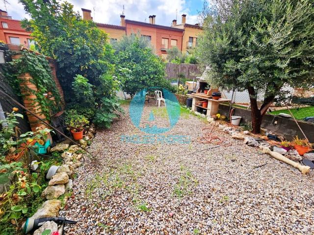 Casa en venta en Mataró, Camí de la Serra. EN EXCLUSIVA! Espectacular casa con jardin, garaje y buhardilla en Mataró. Casas.