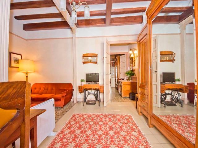 Casa adosada en venta en Mataró, Centre. Casa en el centro de Mataró ideal para inversores. Casas adosadas.