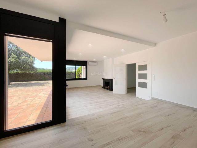 Casa en venta en Mataró, Centre. Casa reformada en Can Quirze, Mataró con vistas al mar y jardín amplio. Casas.
