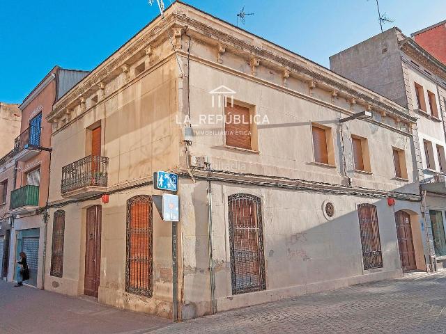Casa en venta en Mataró, Centre. Casa señorial en el centro de Mataró en venta. Casas.