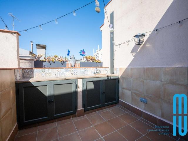 Casa en venta en Mataró, Centre. Busca la perfección hecha hogar? Bienvenido a la casa definitiva. Casas.
