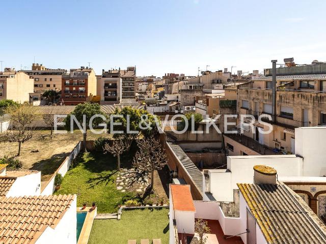 Casa adosada en venta en Mataró, Centre. Espectacular casa con piscina y jardín, Martaró. Casas adosadas.