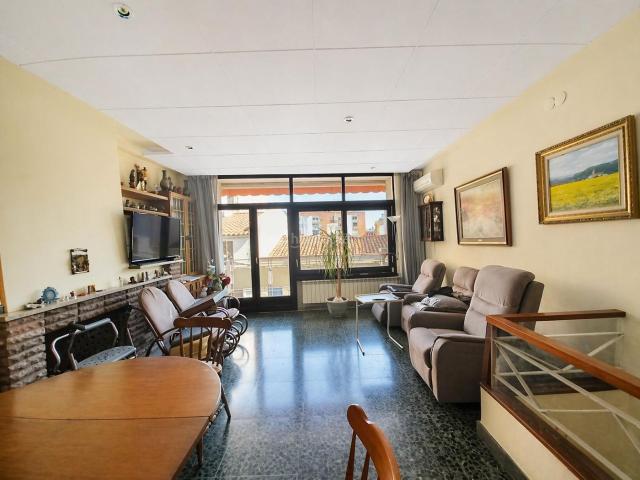Casa en venta en Mataró, Cerdanyola Nord. INCREIBLE CASA DE GRANDES DIMENSIONES EN EL CORAZÓN DE MATARÓ. Casas.