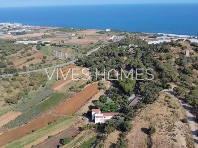 Casa en venta en Mataró, Can Quirze. Desde Vives Homes queremos presentarles esta espectacular Masía con unas vistas impresionantes a mar y montaña en Mataró. Casas.