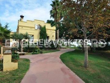 Casa en venta en Mataró, Cinc Sènies. Espectacular finca con vistas frente al mar y espléndido jardín. Casas.