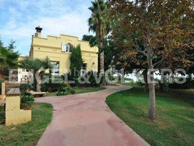 Casa en venta en Mataró, Cinc Sènies. Espectacular finca con vistas frente al mar y espléndido jardín. Casas.