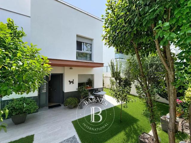 Casa en venta en Mataró con piscina y vistas al mar 358m² Mataró