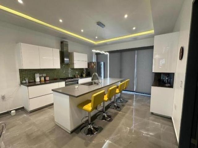 CASA EN VENTA EN MAZATLAN EN ALTABRISA, DE 3 RECAMARAS, TRIPLE ALTURA, ROOF GARDEN Y A PASOS DE MAR