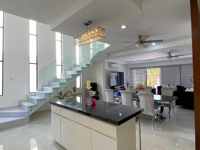 CASA EN VENTA EN MAZATLÁN, FRACC. PUERTA AL MAR, MARINA