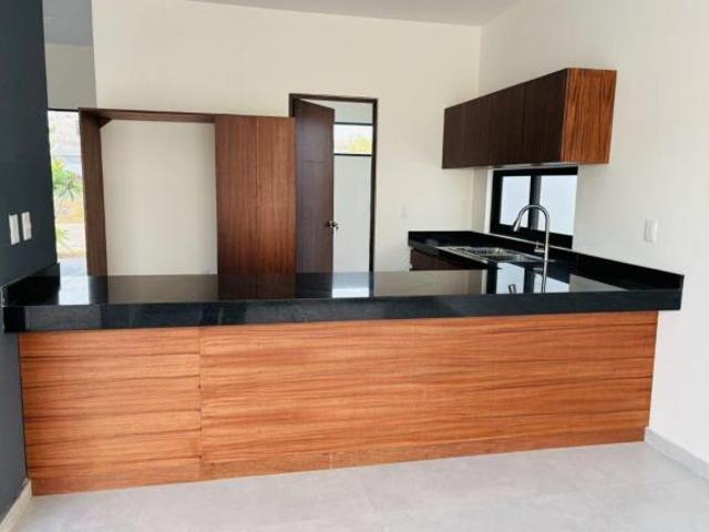 Casa en venta en Mazatlán, Fracc. privado Veredas del Mar cerca de plaza galerías
