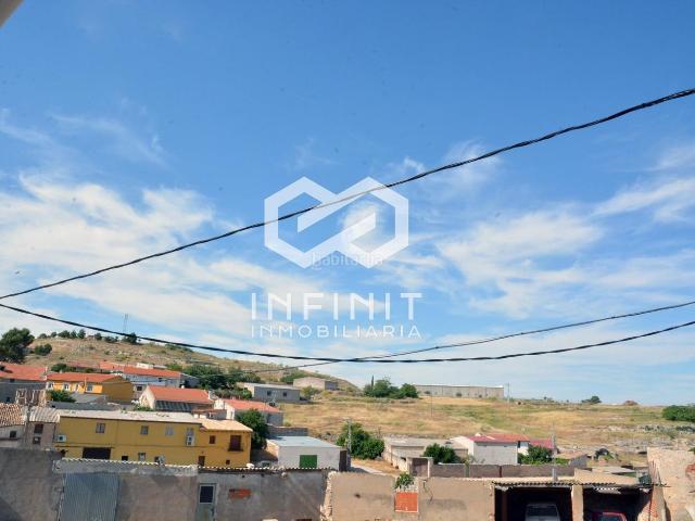 Casa en venta en Mazuecos. Mucho más que una casa hogar, garaje, inversión y futuro en una sola propiedad. 216 m2 para vivir hoy y soñar mañana. Casas.
