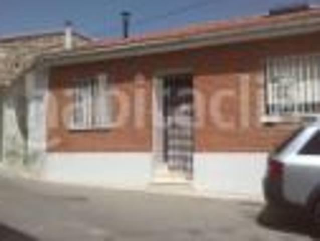 Casa en venta en Mazuecos. Encantadora casa con patio. Casas.