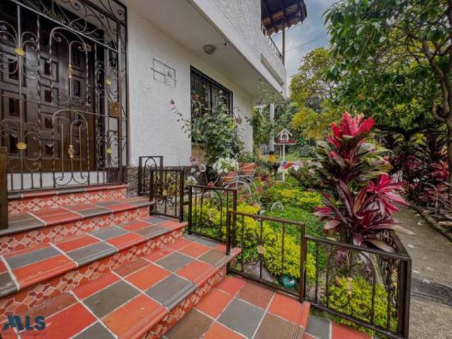Casa En Venta En Medellin En Miravalle V380972