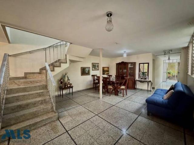 Casa En Venta En Medellin En Nogal V355937