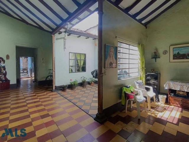 Casa En Venta En Medellin En Barrio Cristobal V321792