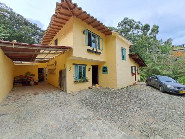 Casa En Venta En Medellin En San Cristobal V211911