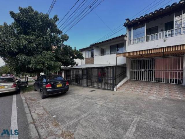 Casa En Venta En Medellin En Santa Monica V321346