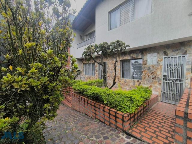 Casa En Venta En Medellin En Santa Monica V391294