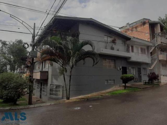 Casa En Venta En Medellin En Villa Hermosa V379253