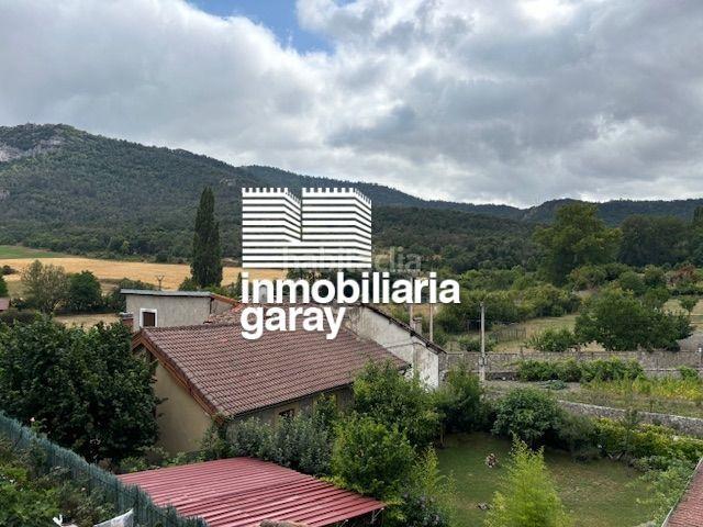 Casa en venta en Medina de Pomar. CASA DE 2 PLANTAS EN EL VALLE DE LOSA CON MUCHAS POSIBILIDADES. Casas Medina de.