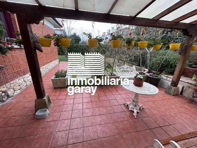 Casa en venta en Medina de Pomar. Chalet con jardín en Medina de Pomar. Casas Medina de.