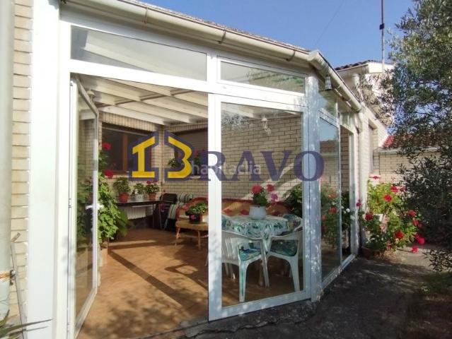 Casa en venta en Medina de Pomar. CHALET DE UNA PLANTA EN VENTA ZONA MEDINA DE POMAR. Casas Medina de.