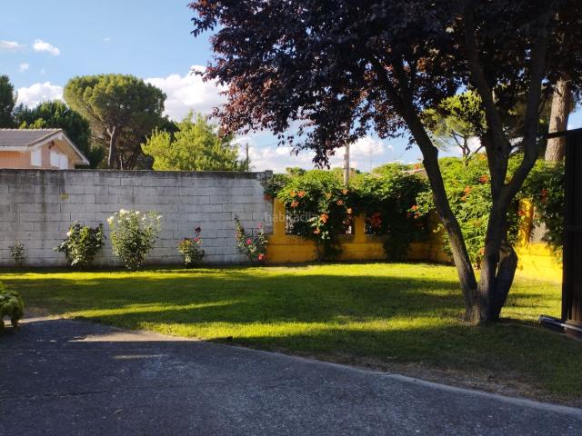 Casa en venta en Medina del Campo. UBICACION INMEJORABLE COMUNICADA CON CARRIL BICI A ESTACION DEL AVE Y MEDINA DEL CAMPO. Casas Medina del.