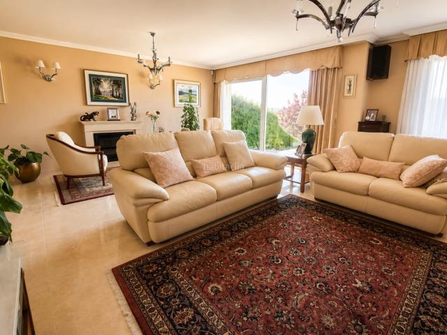 Casa en venta en Medio Cudeyo, Solares Valdecilla. EXCLUSIVA CASA EN SOLARES, MEDIO CUDEYO. Hay casas que se describen por metros, estancias y calidades. Y luego están las casas que. Casas Medio.