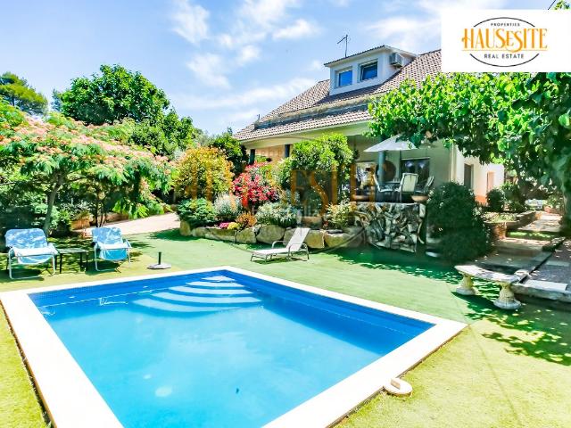 Casa en venta en Mediona. Casa con piscina en Mediona. Casas.