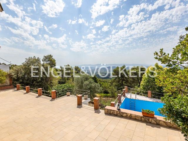 Casa en venta en Mediona. Descubra un refugio exclusivo en Mediona. Casas.