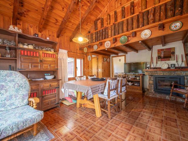 Casa en venta en Mediona. Una casa para disfrutar de la tranquilidad y la naturaleza en Urb.Font del Bosc. Casas.