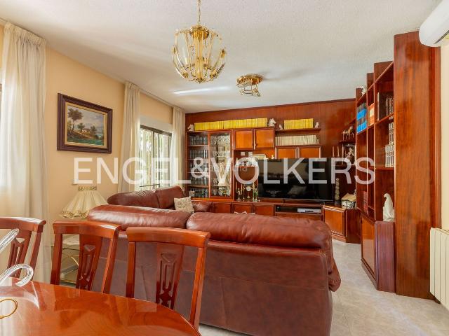 Casa en venta en Mejorada del Campo. Exclusiva vivienda con piscina en Mejorada del Campo. Casas Mejorada del.