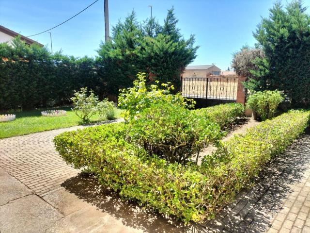 Casa en venta en Melgar de Fernamental. Amplia Casa en Melgar de Fernamental con Jardín y Terraza. Casas Melgar de.