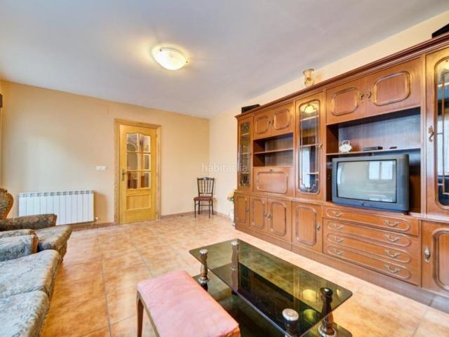 Casa en venta en Mélida. Casa con jardín. Casas.