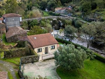 Finca/Casa Rural en venta en Melide, A Coruña
