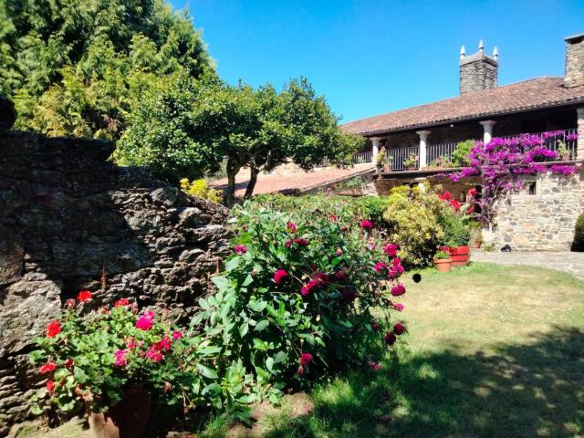 Casa en venta en Melide. CASA SOLARIEGA CON 38.000 M2 DE TERRENO. Casas.