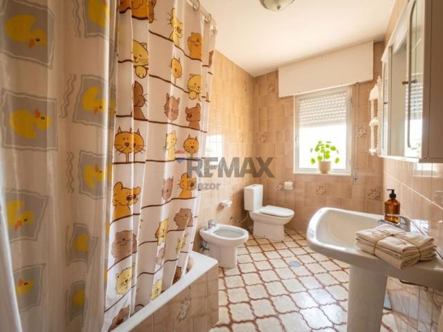 Casa en venta en Arzúa. Chalet Independiente con Gran Parcela en Melide: Espacio, Luz y Potencial Ilimitado. Casas.
