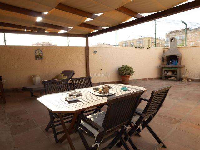 Casa en venta en Melilla, El Real. Chalet en urbanización con piscina. Casas.