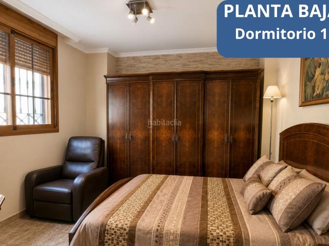 Casa en venta en Melilla, Isaac Peral. Vivienda unifamiliar de 5 plantas con ascensor, cochera y terraza en el Tesorillo. Casas.