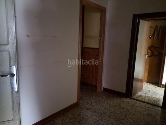 Casa en venta en Membrilla. Excelente oportunidad para adquirir una casa en venta en la localidad de Membrilla en Ciudad Real. La vivienda se compone de d. Casas.
