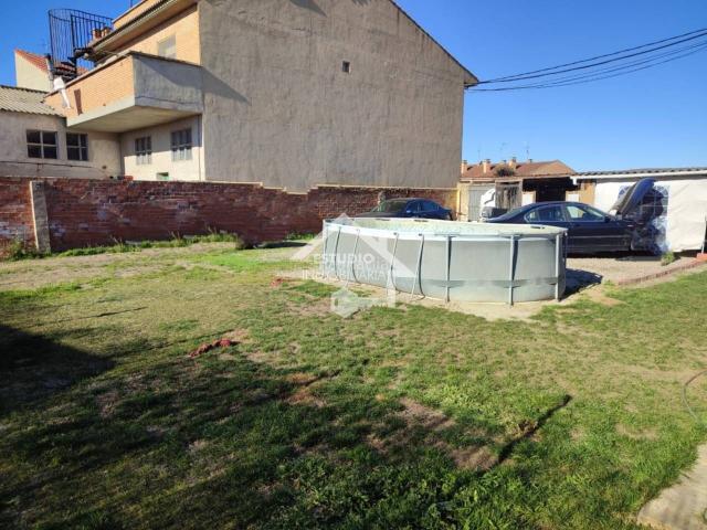 Casa en venta en Mendavia. CHALET EN MENDAVIA CON JARDÍN DE 330M2 A TAN SOLO 15 MINUTOS DE LOGROÑO. Casas.
