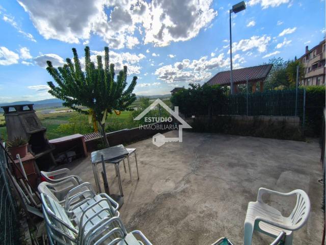 Casa en venta en Mendavia: espacio y confort en un entorno tranquilo a tan solamente 15 minutos de Logroño