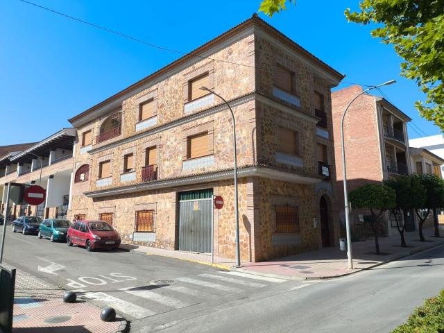 Casa en venta en Mengíbar. gran casa en venta en paseo de España. Casas.