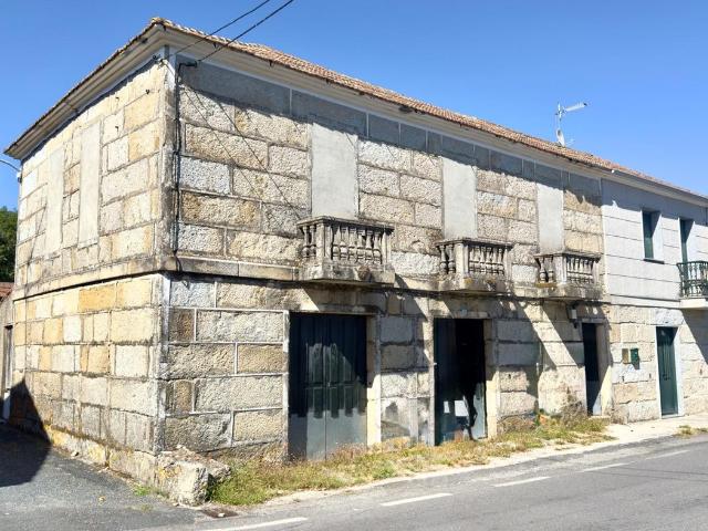 Casa en venta en Merca A. Casa de piedra registrada para rehabilitación integral en A merca cerca de las piscinas municipales. Casas Merca.