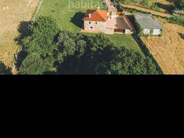 Casa en venta en Merca A. Casa rural con 4 habitaciones, 5 baños y 4.000m de terreno a menos de 15 min de Ourense. Casas Merca.
