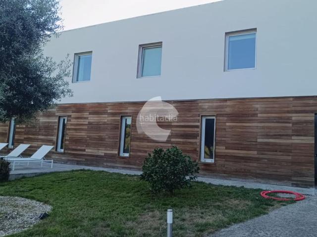 Casa en venta en Merca A. Descubre esta espectacular vivienda, situada en un entorno tranquilo y privilegiado, a tan solo 15 minutos del centro de la ciudad. Casas Merca.