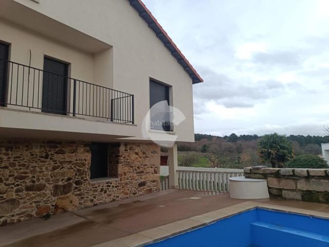Casa en venta en Merca A. Exclusiva vivienda de 170 m, diseñada para ofrecer el máximo confort y privacidad. Dispone de 3 amplias habitaciones dobles, todas. Casas Merca.