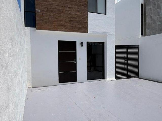 CASA EN VENTA EN MERIDA, YUCATAN EN ESMERALDA RESIDENCIAL, LOS HEROES